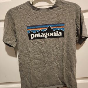 Patagonia P6 box logo T-shirt gray kids XL fits women small, 4